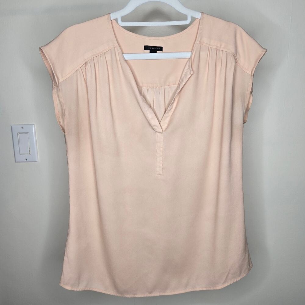 ANN TAYLOR Light Peach Cap Sleeve Vneck Blouse Size S